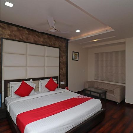 Oyo 29382 Golden Laurel Inn Deoria Dış mekan fotoğraf
