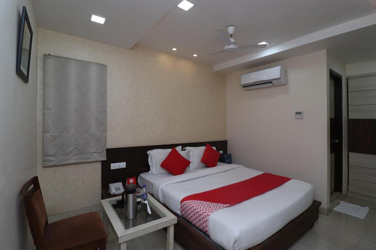 Oyo 29382 Golden Laurel Inn Deoria Dış mekan fotoğraf